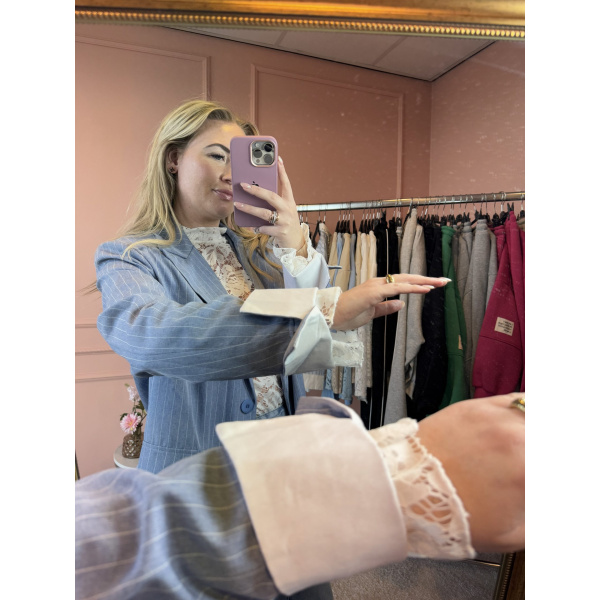 Lace top wit