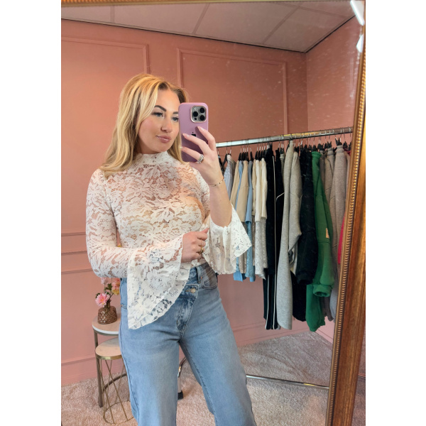 Lace top wit
