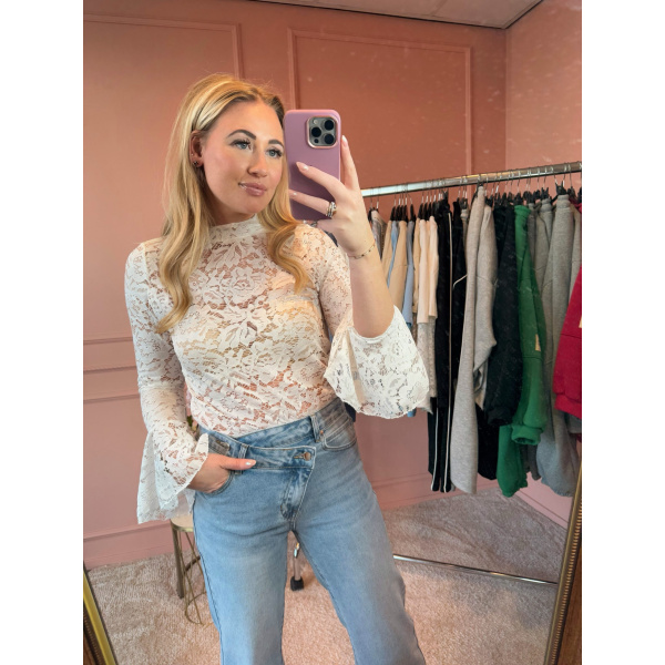 Lace top wit